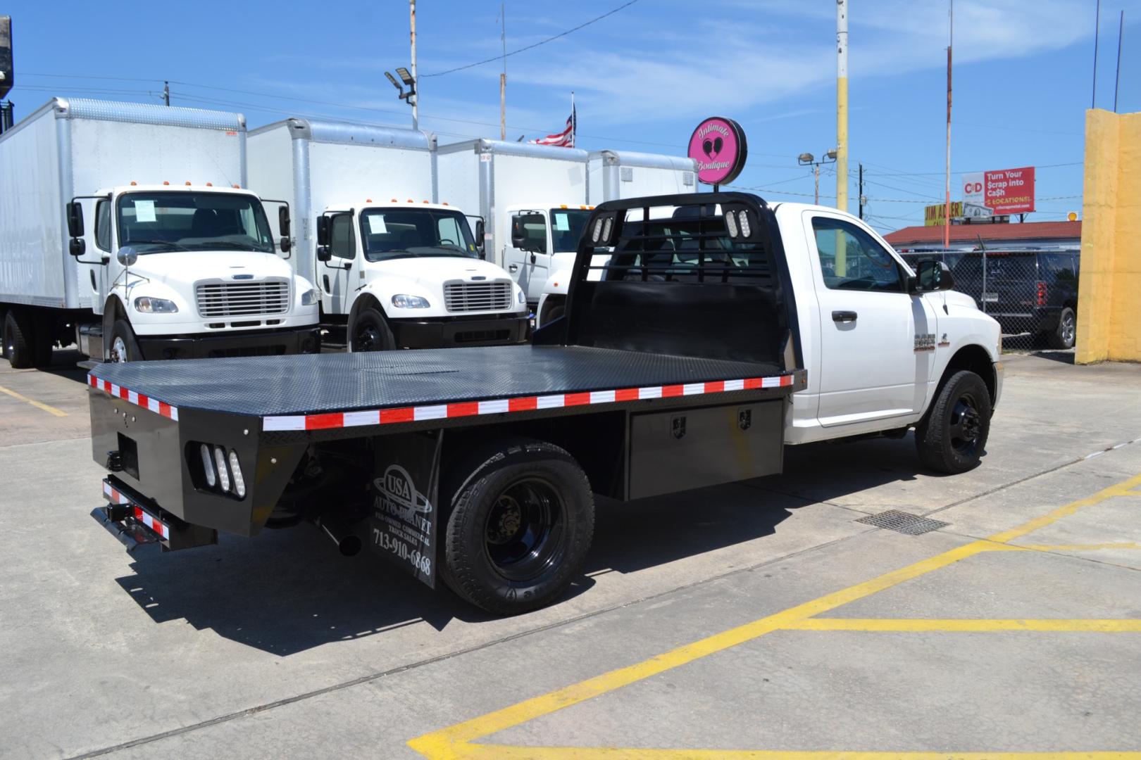 2018 WHITE /GRAY RAM 3500 with an CUMMINS 6.7L TURBO DIESEL engine, AISIN A465 6SPD AUTOMATIC transmission, located at 9172 North Fwy, Houston, TX, 77037, (713) 910-6868, 29.887470, -95.411903 - 14,000LB GVWR, 11FT FLATBED, 98" WIDE, 2 X TOOLBOXES, GOOSENECK/BUMPER PULL HITCH, 4X4, POWER WINDOWS, LOCKS, & MIRRORS, COLD A/C , CRUISE CONTROL - Photo#4